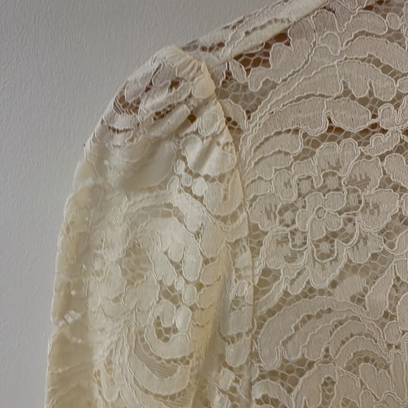 Beautiful Lace top - Picture 5 of 5